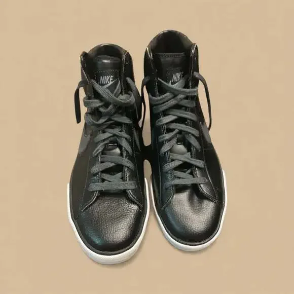 Nike - Picture 3 of 6